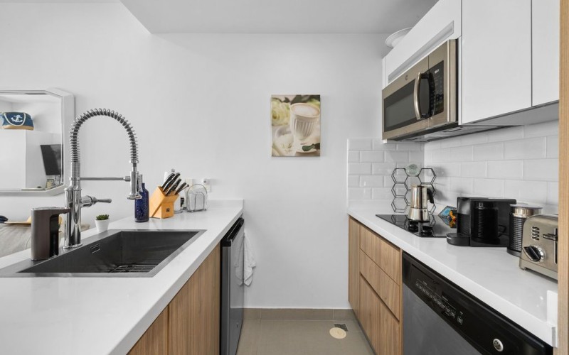 Azure Studio Unit 622-A